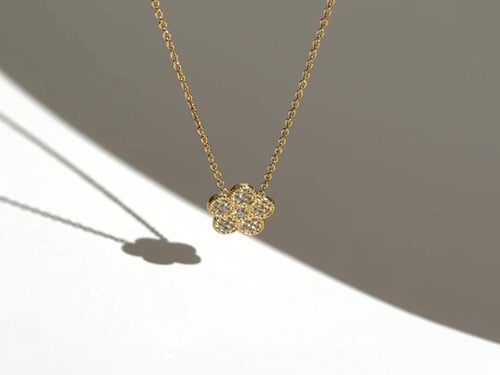 قلادة ليليا - ذهبي