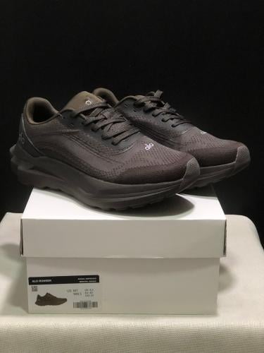 alo yoga runner espresso