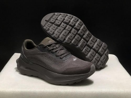 alo yoga runner espresso