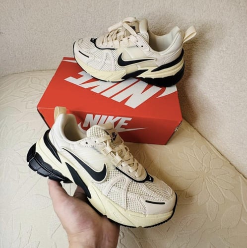 Nike V2K Run black white