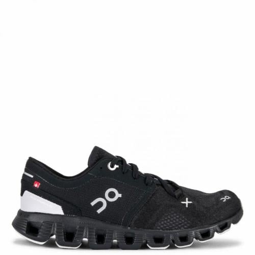 Cloud X 3 Sneaker in Black