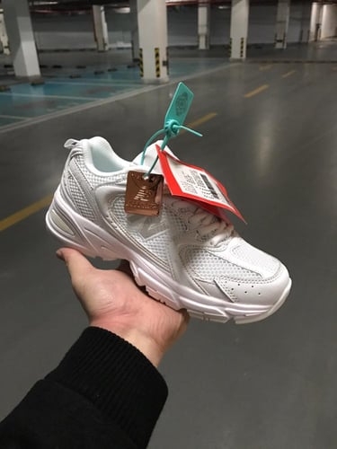 New Balance 530 trainers in white