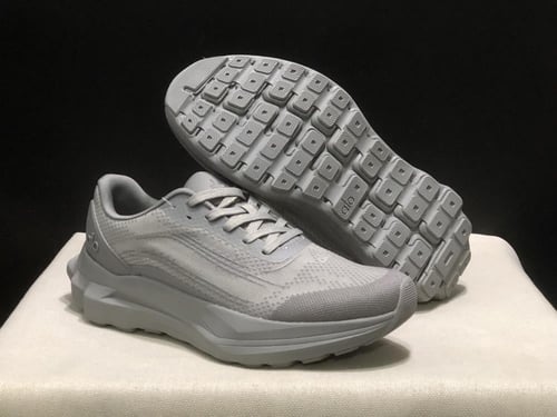 alo yoga runner espresso