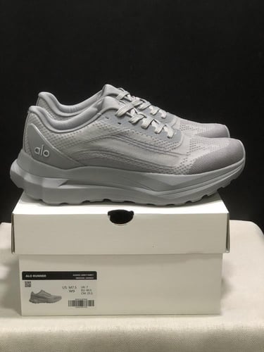 alo yoga runner espresso