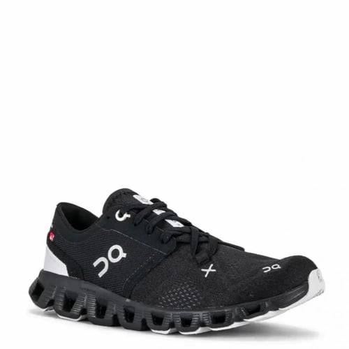 Cloud X 3 Sneaker in Black