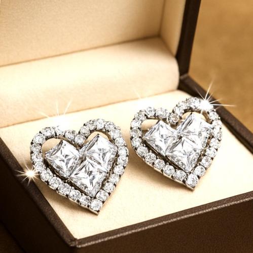 حلق ناعم نسائي لون فضي حلق أنيق و ناعم مرصع بالزرك...