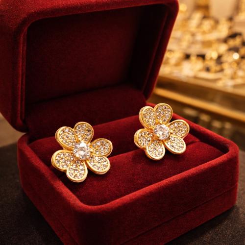 حلق نسائي ناعم لون ذهبي حلق أنيق و ناعم مرصع بحبات...