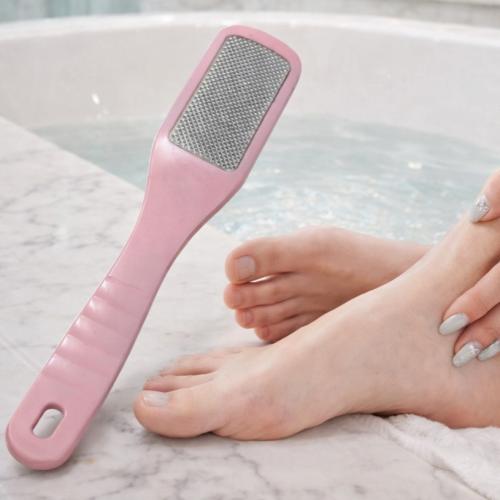 مبرد قدم احترافي: يمكن استخدام مبرد القدم لإزالة م...