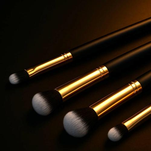 فرش مكياج احترافية من مكونات صناعية فاخرة لوضع الك...