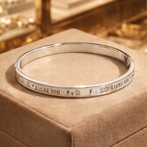 اسوارة نسائية لون فضي