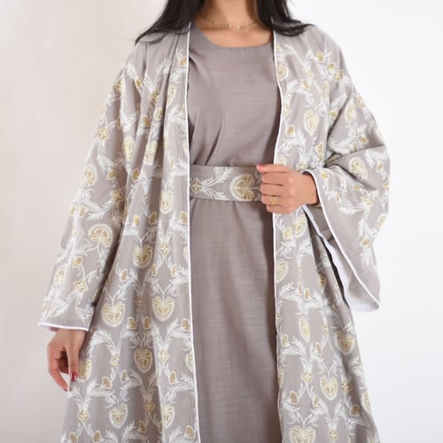 جلابية طقم من قطعتين ( بشت مطرز - فستان داخلي)