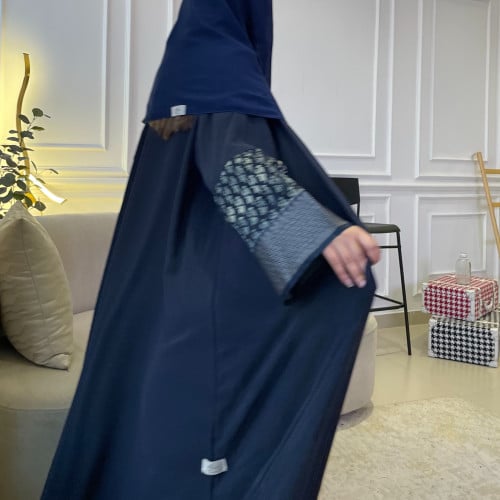 عباية كحلية مع طرحة