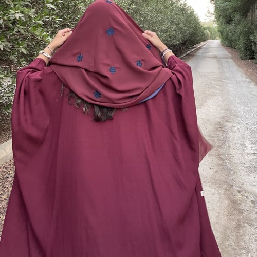 عباية عنابية