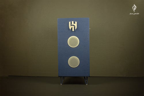 طاولة جانبية ومضخم صوت من الخشب الطبيعي