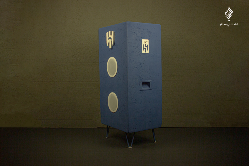 طاولة جانبية ومضخم صوت من الخشب الطبيعي