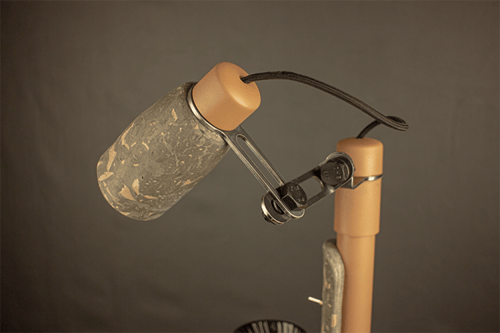 مجسم الاضاءة والقهوة المختصة V60