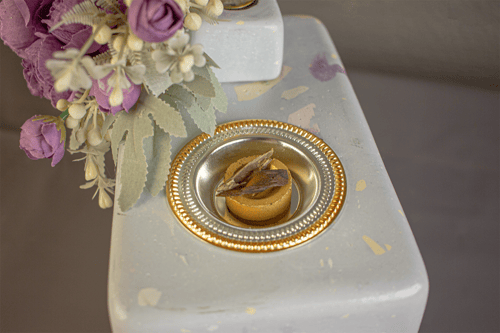 اضاءة ومبخرة وفازة ورد في آن واحد .. صناعة يدوية