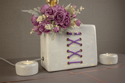 اضاءة ومبخرة وفازة ورد في آن واحد .. صناعة يدوية