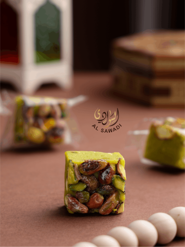 لوزبة مربعة بحبات الفستق