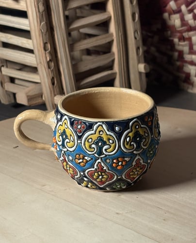 كأس فخار مزخرف