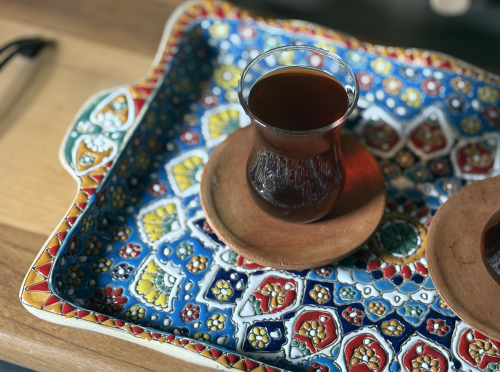 صينية فخار مزخرفة