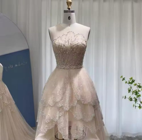 فستان طبقات من الأمام قصير