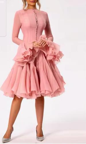 فستان قصير بأكمام طويلة