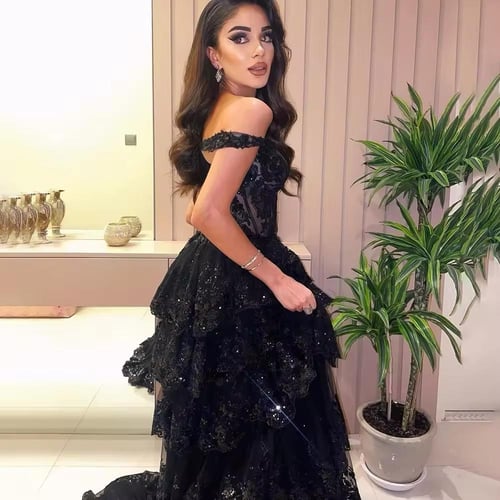 فستان اسود طبقات