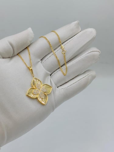 عقد روبرتو كوين ذهب عيار 18