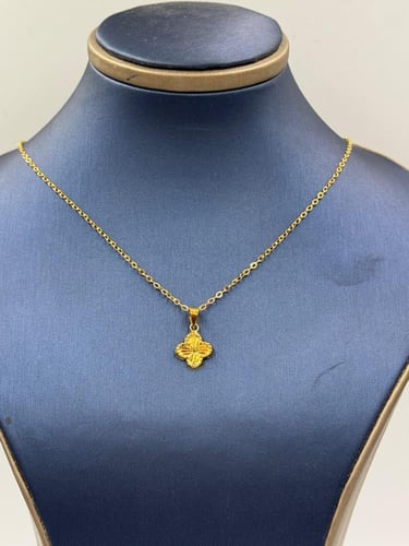 عقد ذهب عيار 18