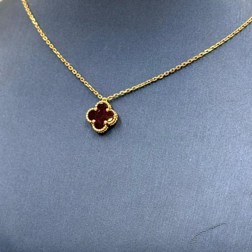 عقد تصميم عالمي ذهب عيار 18