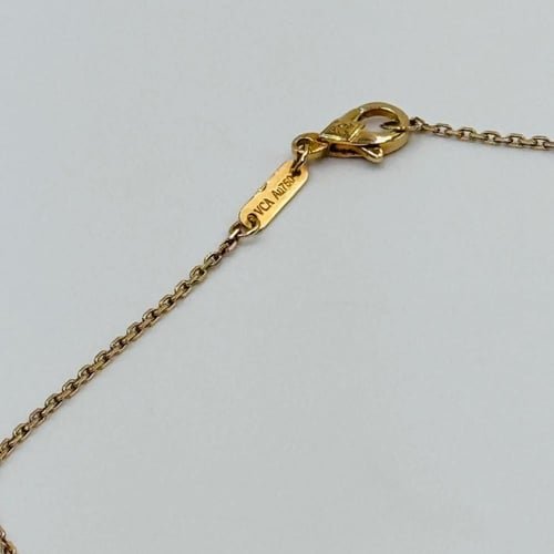 عقد تصميم عالمي ذهب عيار 18