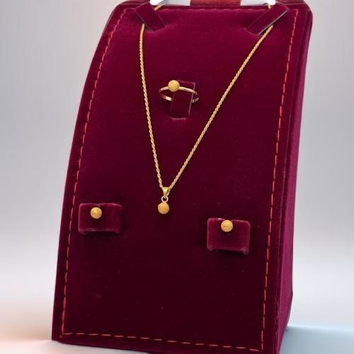 طقم ذهب عيار 18