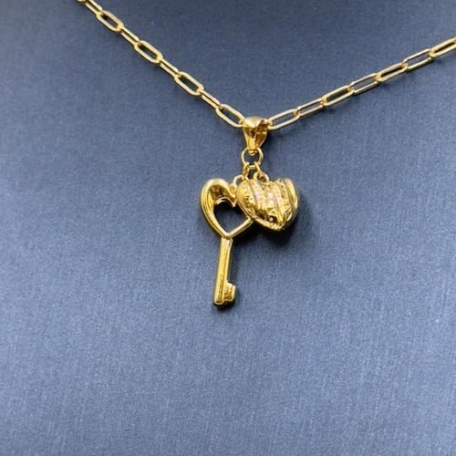 عقد ذهب عيار 18