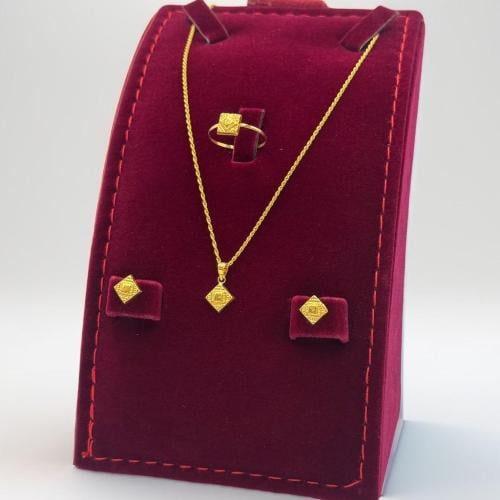 طقم ذهب عيار 18