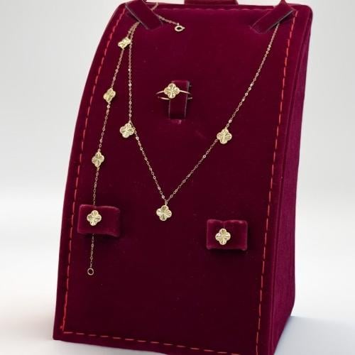 طقم تصميم عالمي ذهب عيار 18