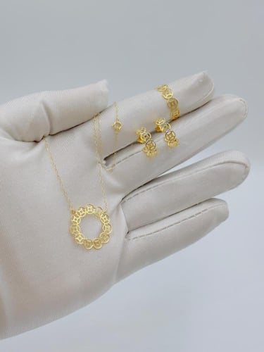 طقم ذهب عيار 18