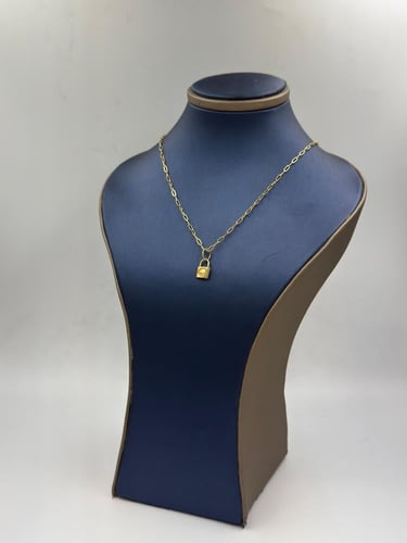 عقد ذهب عيار 18
