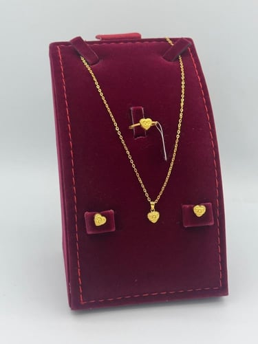 طقم تشانيل ذهب عيار 18