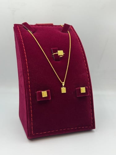 طقم ذهب عيار 18