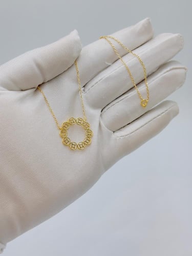 عقد تصميم عالمي ذهب عيار 18