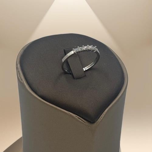 خاتم ذهب ابيض عيار 18