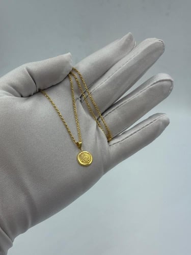 عقد ذهب عيار 18