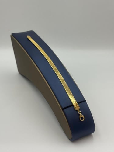 اسوارة ذهب عيار 18