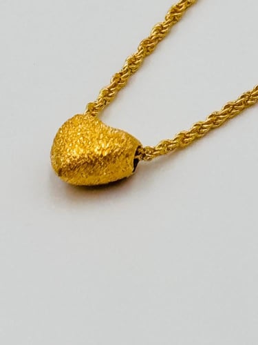 عقد ذهب عيار 18