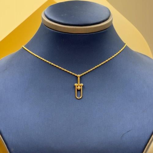 عقد تصميم عالمي ذهب عيار 18