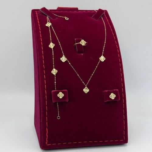 طقم تصميم عالمي ذهب عيار 18