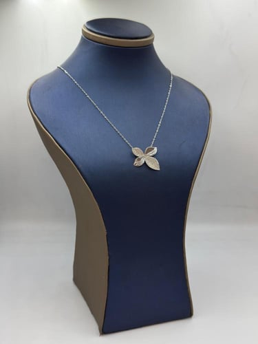 عقد ذهب عيار 18