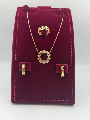 طقم ذهب عيار 18