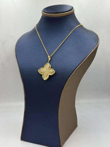 عقد روبرتو كوين ذهب عيار 18